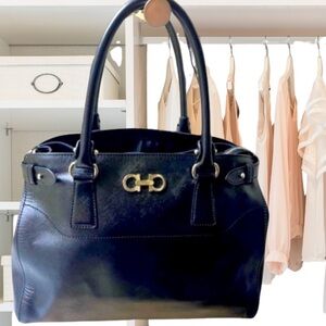 Salvatore Ferragamo Gancini Shoulder Bag GG-21D940 Black Leather
